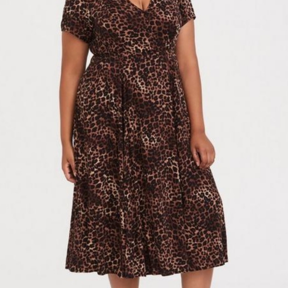TORRID Leopard Challis Keyhole Midi Skater Dress NWT Size 2 / 2X Cutout Pin-Up - Picture 3 of 14